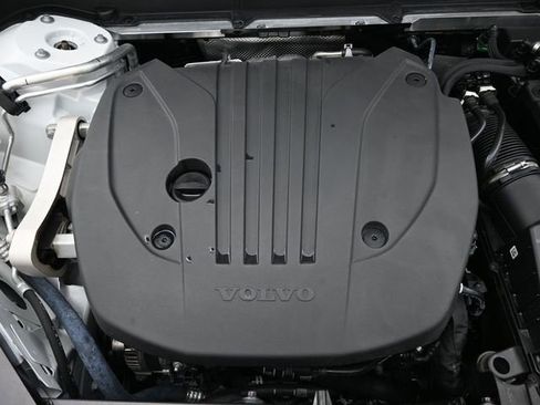 Used 2023 Volvo XC60 B5 Plus image 35