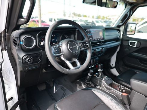 Used 2024 Jeep Wrangler High Altitude image 17