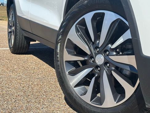 Used 2021 Buick Encore Preferred image 2