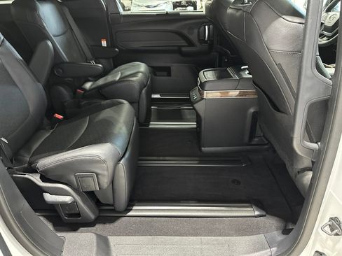 Certified 2025 Toyota Sienna Platinum AWD/4WD image 19