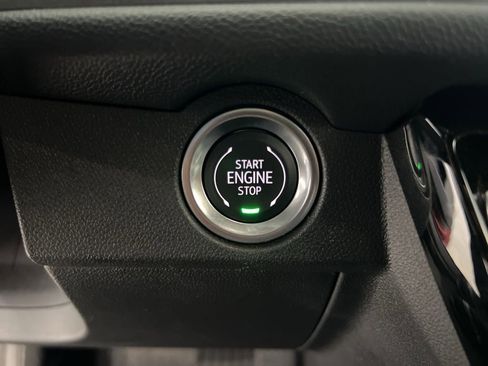 Used 2025 Chevrolet Traverse LT w/ Sun and Wheel Package image 16