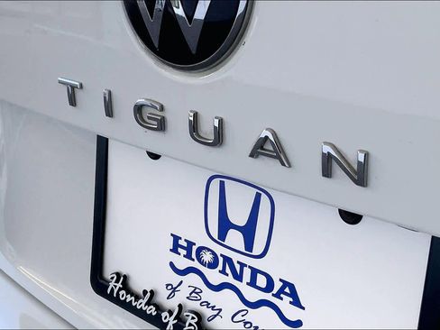 Used 2022 Volkswagen Tiguan SE image 33