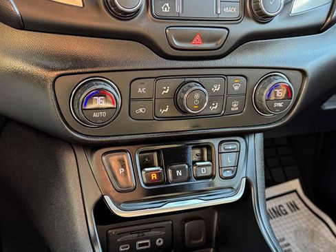 Used 2019 GMC Terrain SLE w/ Driver Convenience Package image 33