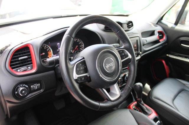 Used 2016 Jeep Renegade Trailhawk w/ Premium Trailhawk Package AWD/4WD image 19