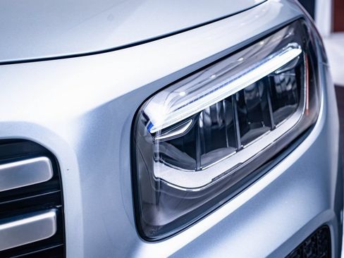 Used 2026 Mercedes-Benz GLB 250 4MATIC image 15