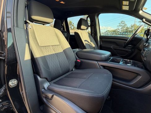 Used 2018 Nissan Titan SV w/ SV Convenience Package image 13