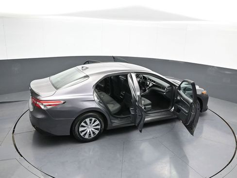 Certified 2019 Toyota Camry LE image 45