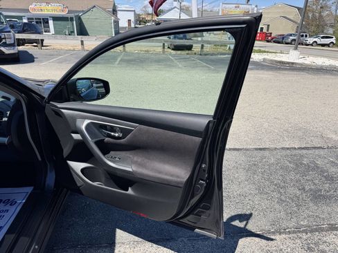 Used 2013 Nissan Altima 3.5 SV FWD image 36