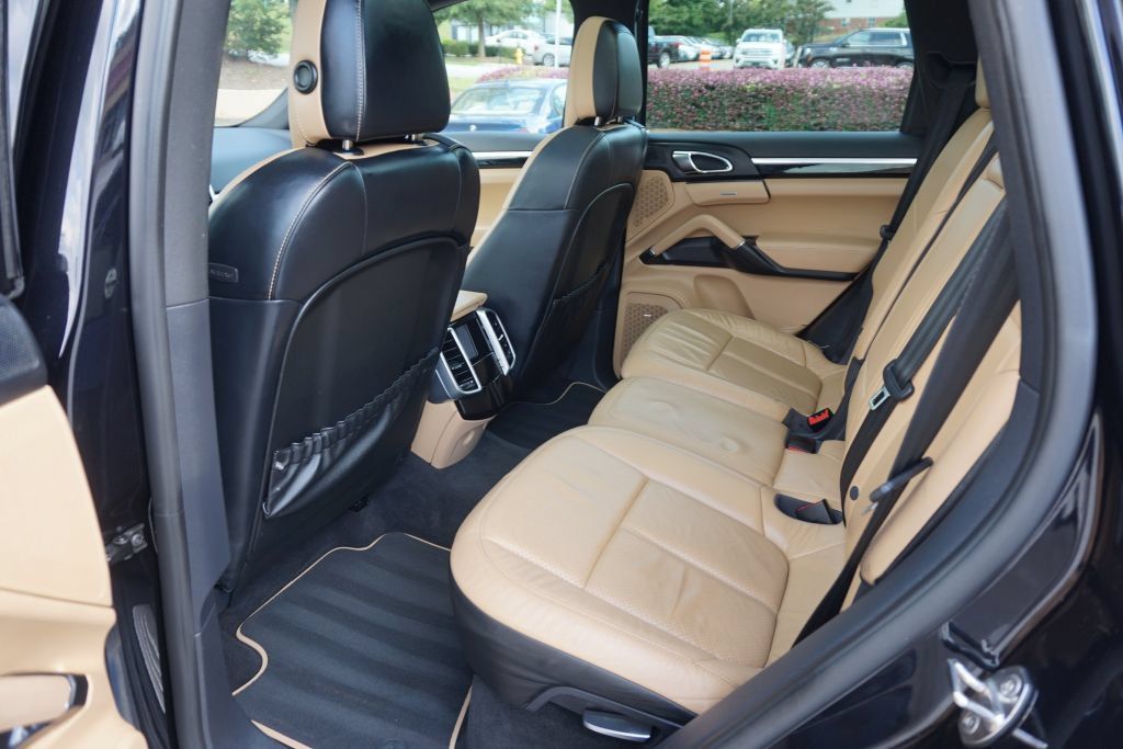 Used 2014 Porsche Cayenne Platinum Edition AWD/4WD image 18