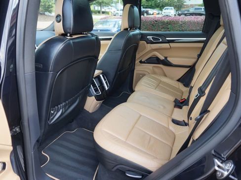 Used 2014 Porsche Cayenne Platinum Edition AWD/4WD image 18