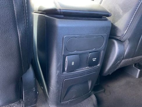 Used 2022 Ford Explorer Limited image 21