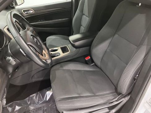 Used 2017 Jeep Grand Cherokee Laredo image 44