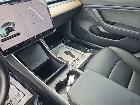 Used 2018 Tesla Model 3 Mid Range RWD image 22