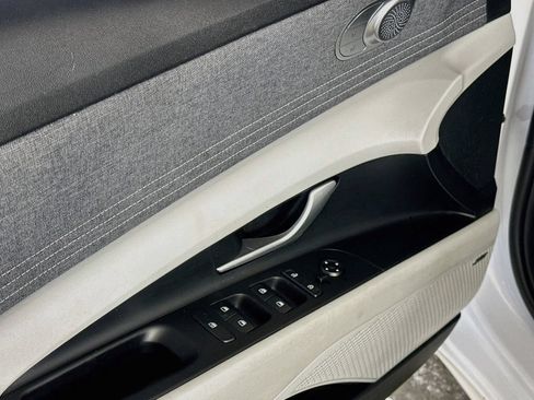 Used 2023 Hyundai Elantra Limited FWD image 20