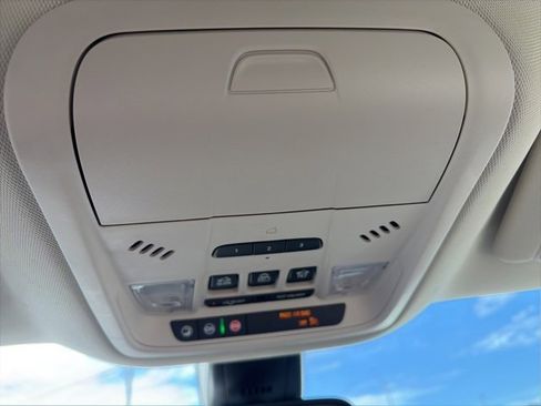 Used 2024 Buick Enclave Essence w/ Experience Buick Package image 25