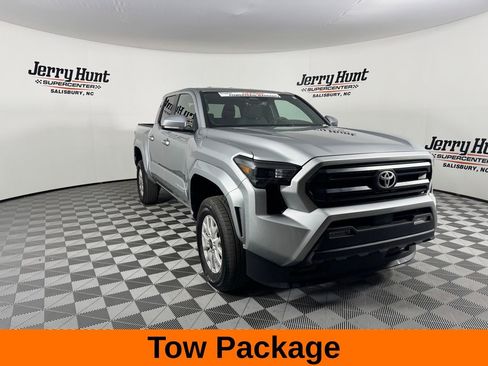 Used 2025 Toyota Tacoma SR5 AWD/4WD image 6