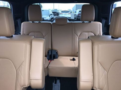 Used 2024 Ford Expedition Platinum image 24