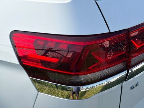 Used 2024 Volkswagen Atlas SE AWD/4WD image 9