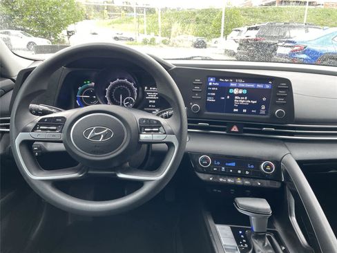 Used 2022 Hyundai Elantra Blue FWD image 18