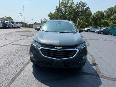 Used 2020 Chevrolet Equinox LS w/ LS Convenience Package FWD image 2