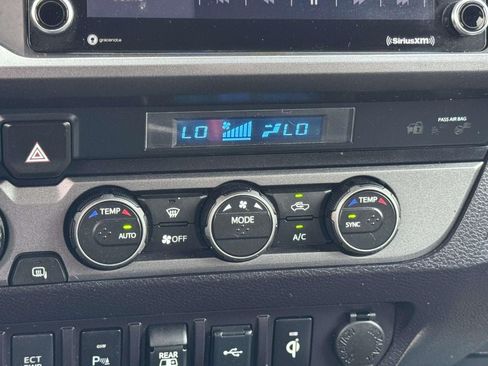 Used 2021 Toyota Tacoma TRD Sport w/ Technology Package AWD/4WD image 5