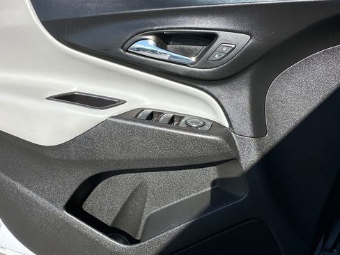 Used 2022 Chevrolet Equinox LS image 11