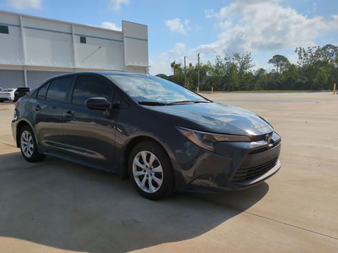 Used 2025 Toyota Corolla LE FWD image 3