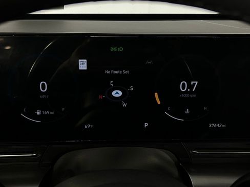 Used 2024 Hyundai Kona Limited image 13