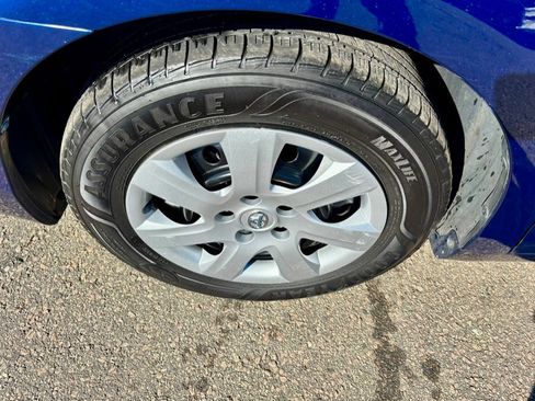 Used 2011 Toyota Camry LE image 29