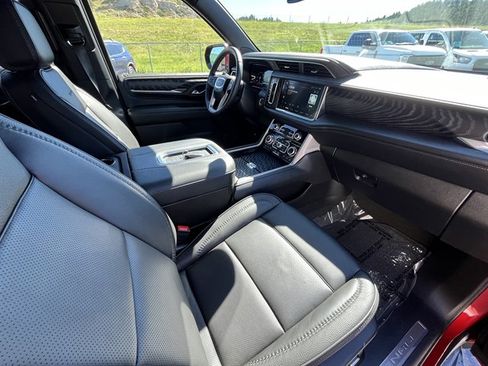 Used 2024 GMC Yukon XL Denali AWD/4WD image 41