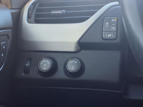 Used 2020 GMC Yukon XL SLT w/ Premium Edition image 24