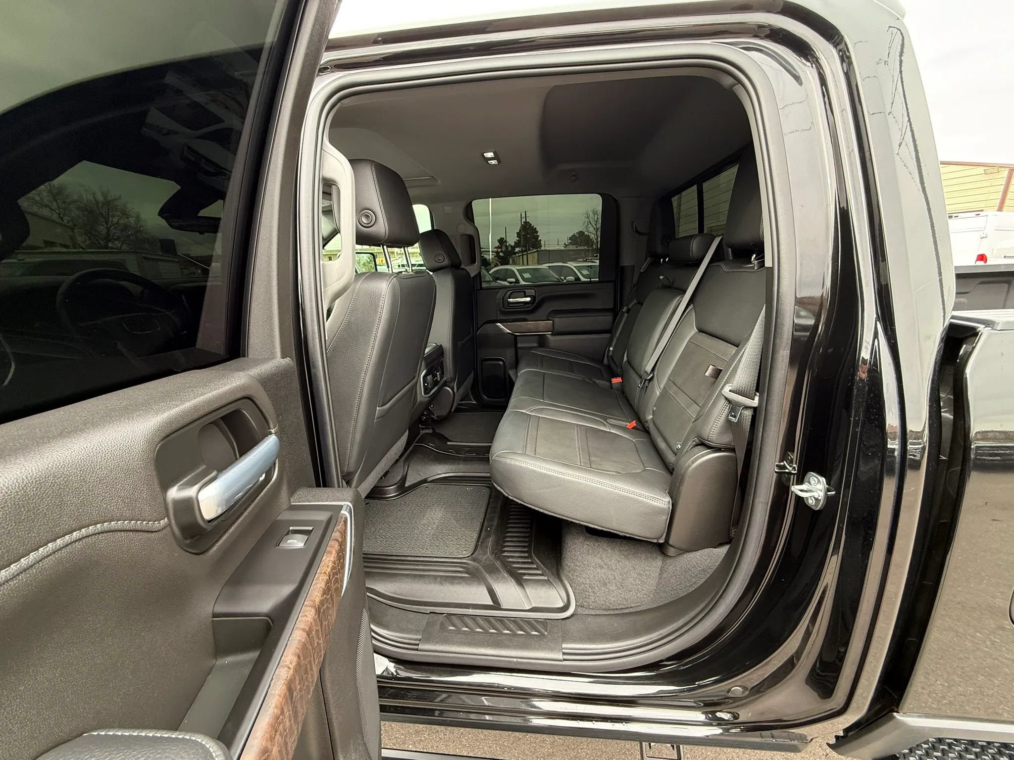 Used 2022 GMC Sierra 2500 Denali w/ Denali Black Diamond Edition AWD/4WD image 32