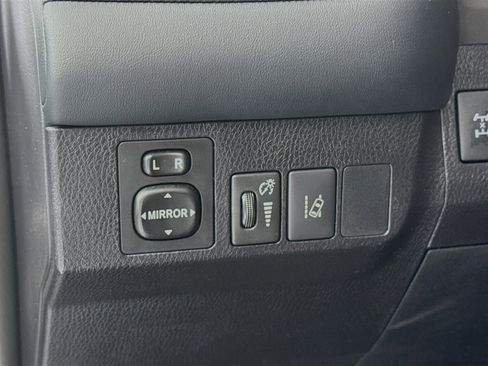 Used 2018 Toyota RAV4 XLE image 10