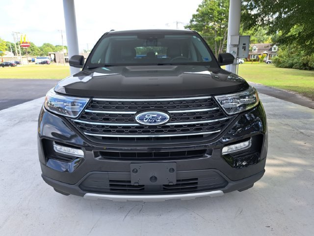 Used 2024 Ford Explorer XLT w/ Equipment Group 202A RWD image 2