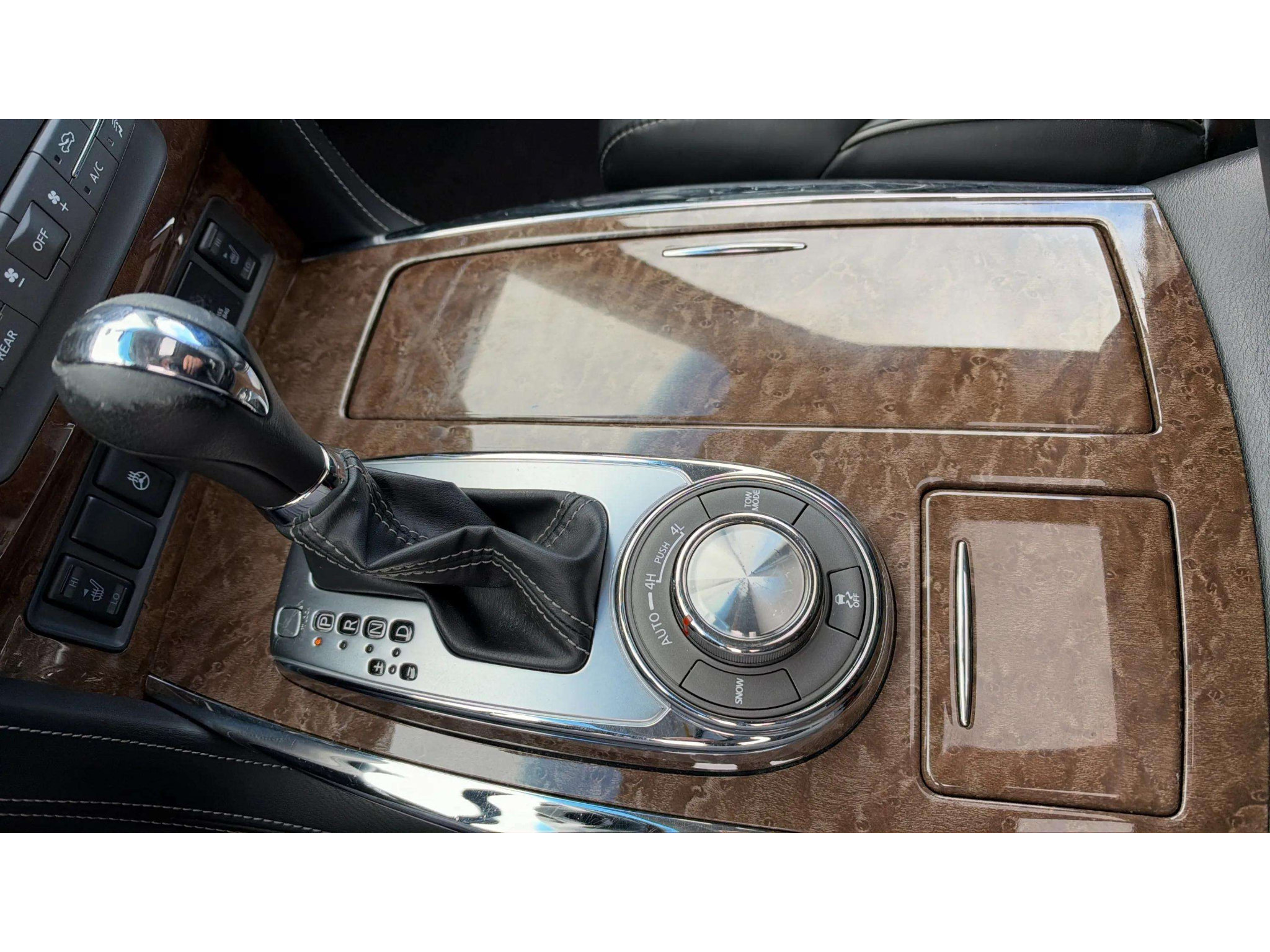 Used 2017 INFINITI QX80 4WD w/ All Season Package image 21