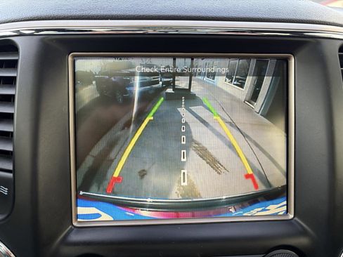 Used 2017 Jeep Grand Cherokee Overland image 14