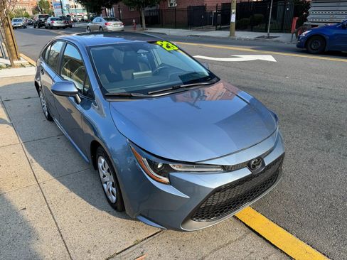 Used 2023 Toyota Corolla LE image 3