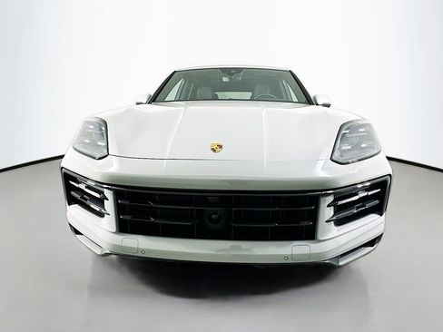 Certified 2024 Porsche Cayenne AWD/4WD image 6