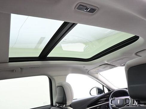 New 2026 Lincoln Nautilus Reserve AWD/4WD image 17