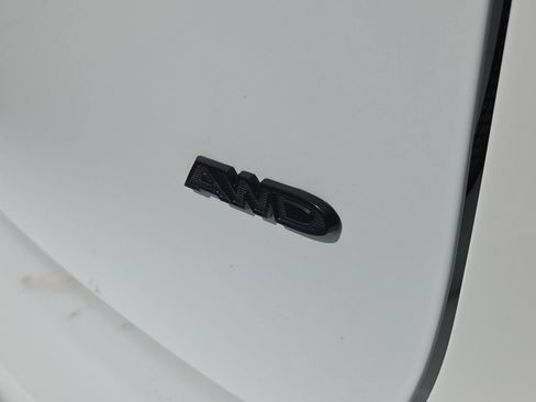 Used 2023 Chrysler Pacifica Touring-L w/ Uconnect Theater Family Group AWD/4WD image 16