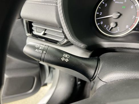 Used 2025 Nissan Sentra SV FWD image 15