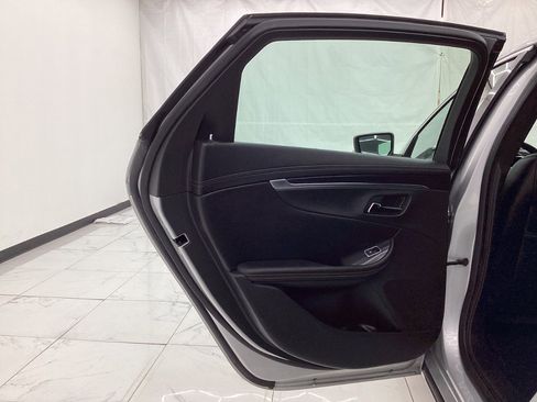 Used 2017 Chevrolet Impala LT w/ Convenience Package image 24