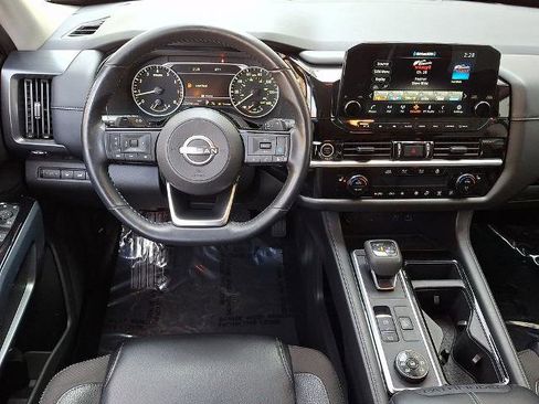 Certified 2023 Nissan Pathfinder SL image 13