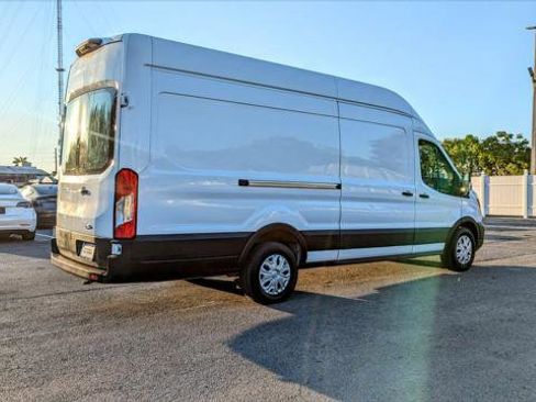 Used 2022 Ford E-Transit 148 High Roof Extended image 8