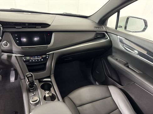 Used 2022 Cadillac XT5 Premium Luxury w/ Technology Package image 4