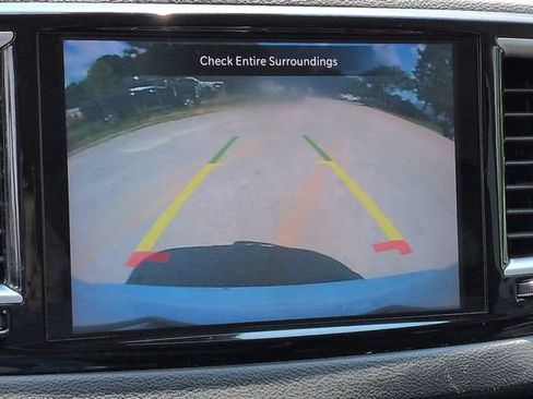 Used 2024 Chrysler Pacifica Touring-L FWD image 26