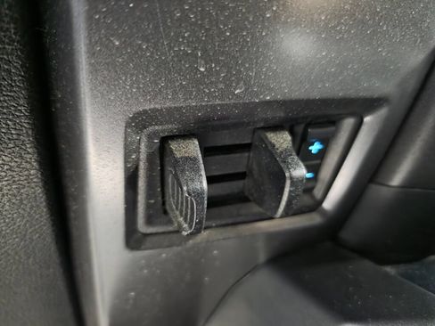 Used 2018 Ford F150 XLT w/ Equipment Group 302A Luxury AWD/4WD image 19