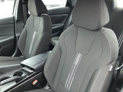 Used 2025 Hyundai Elantra Sport image 13