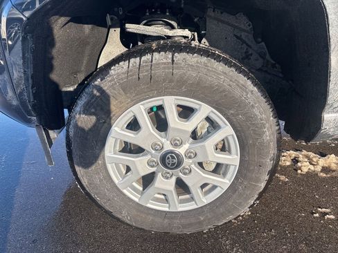 Used 2024 Toyota Tacoma 4x4 Double Cab image 10