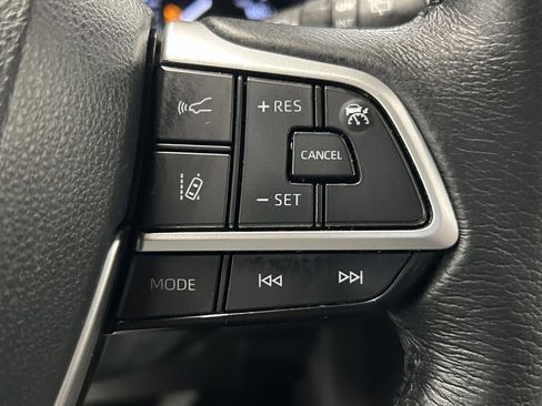 Used 2022 Toyota Sienna XLE image 22